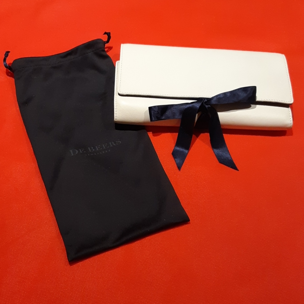 De Beers Portable Jewelry Holder